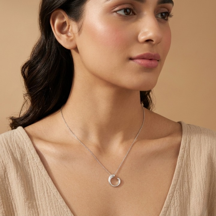 Minimalistic Arc Loop Necklace